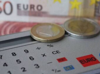 Πόσα χρήματα αύξηση στο μισθό τους θα δουν οι εργαζόμενοι στον ιδιωτικό τομέα; (Vid)
