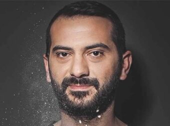 MasterChef: Η επική φωτογράφια που δείχνει τον Κουτσόπουλο να πανηγυρίζει πάνω σε πούλμαν