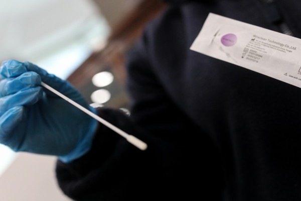 Σuναγεpμός από τον ΕΟΦ: Ανακαλεί άμεσα rapid test!