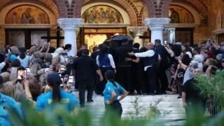 Έληξαν τα περί χρήματος: Σπαραγμός για τις αδερφές του Γιώργου Μαζωνάκη μπροστά στη σορό του