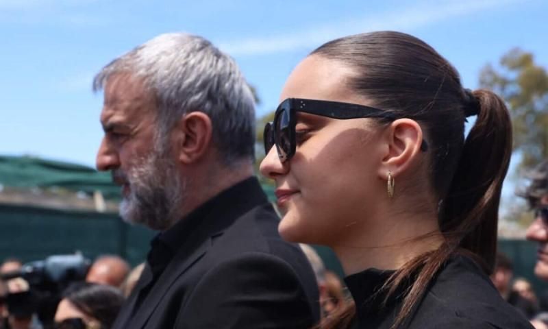 Βικτώρια Δέλλα: Η πρώτη ημέρα στην Ιατρική Σχολή με τον μπαμπά της στο πλευρό της - Το τάμα της Μαστροκώστα πριν φύγει από τη ζωή